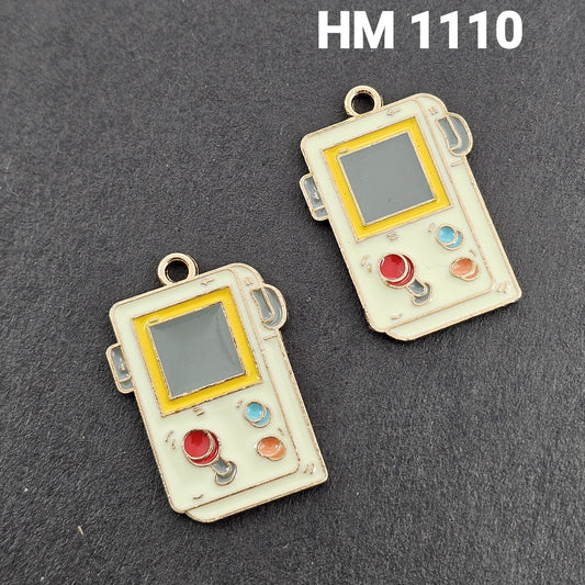 Retro Handheld Game Console Metal Charm – HM 1110