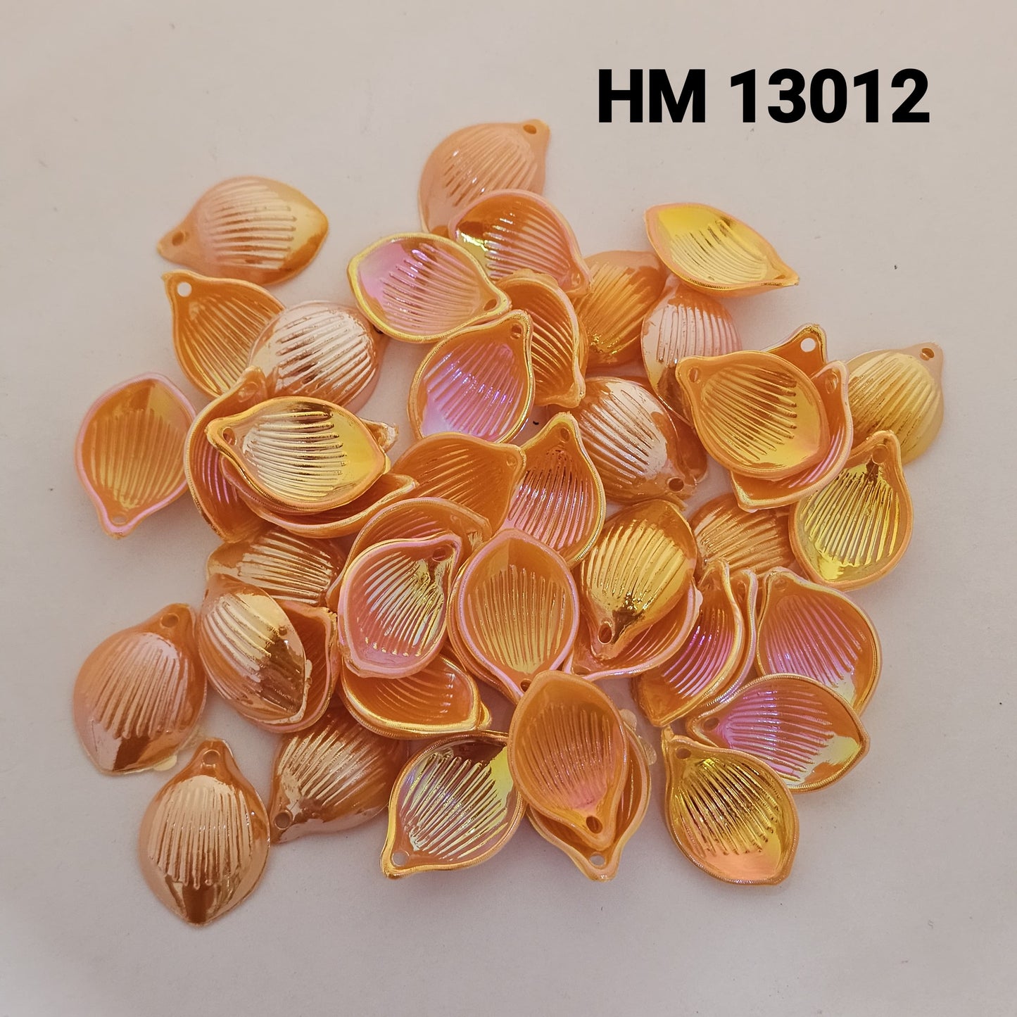 Iridescent Ribbed Leaf/Shell Sequins pkt 500 gram (HM 13012)